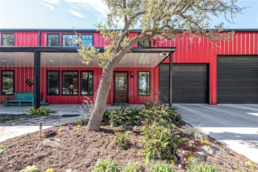 Crawford Texas 125 acre barndominium estate for sale