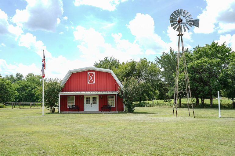 what are pole barn homes & how can i build one? metal