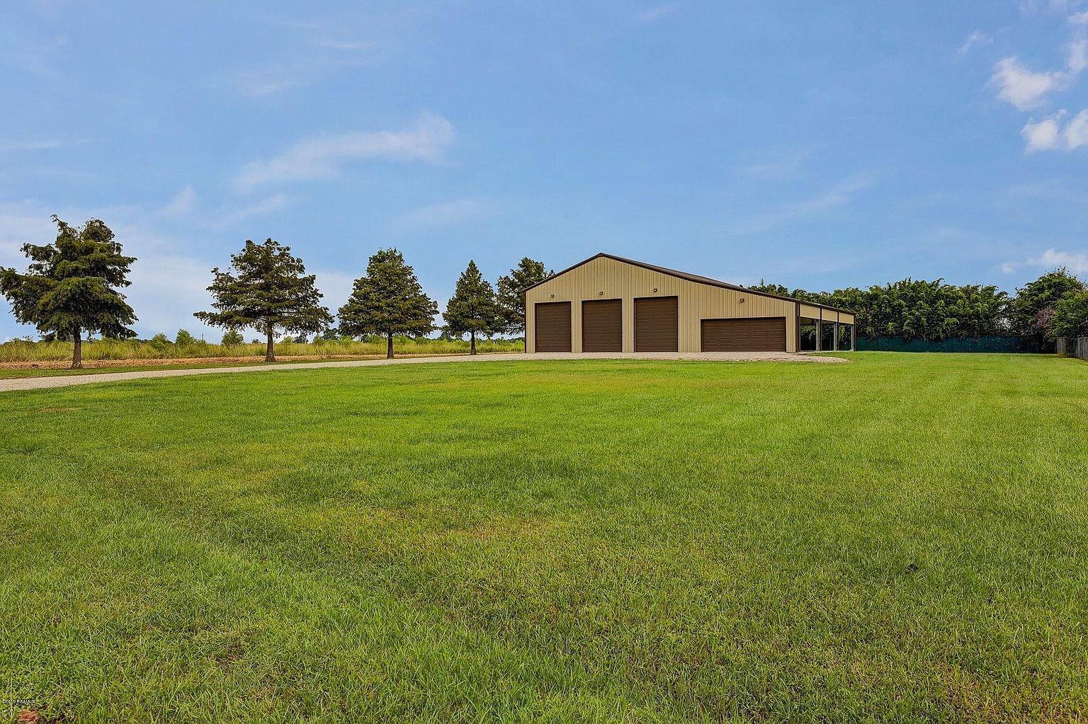 Broussard, Louisiana Barn House