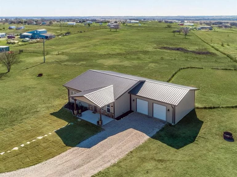 Decatur, TX 7.61 acre, 2bed, 2bath custom barndo