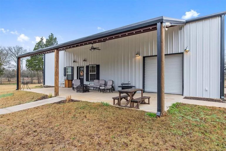 Malakoff, TX 14-acre 4bed 3bath Farmhouse Style Barndo