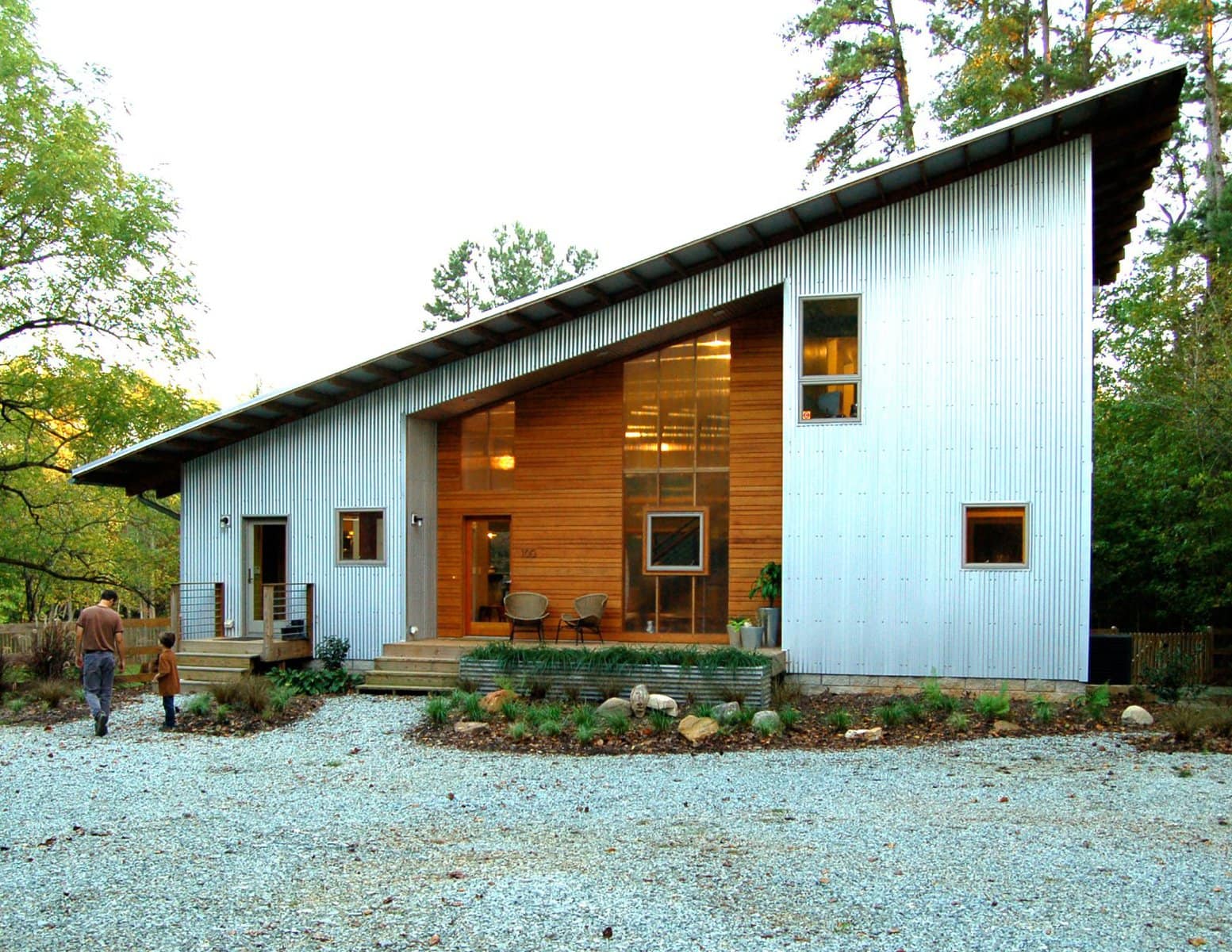 Saltbox House with metal by Studio B Architecture