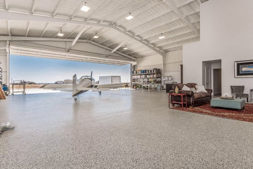 Amarillo, TX Airplane Hangar House