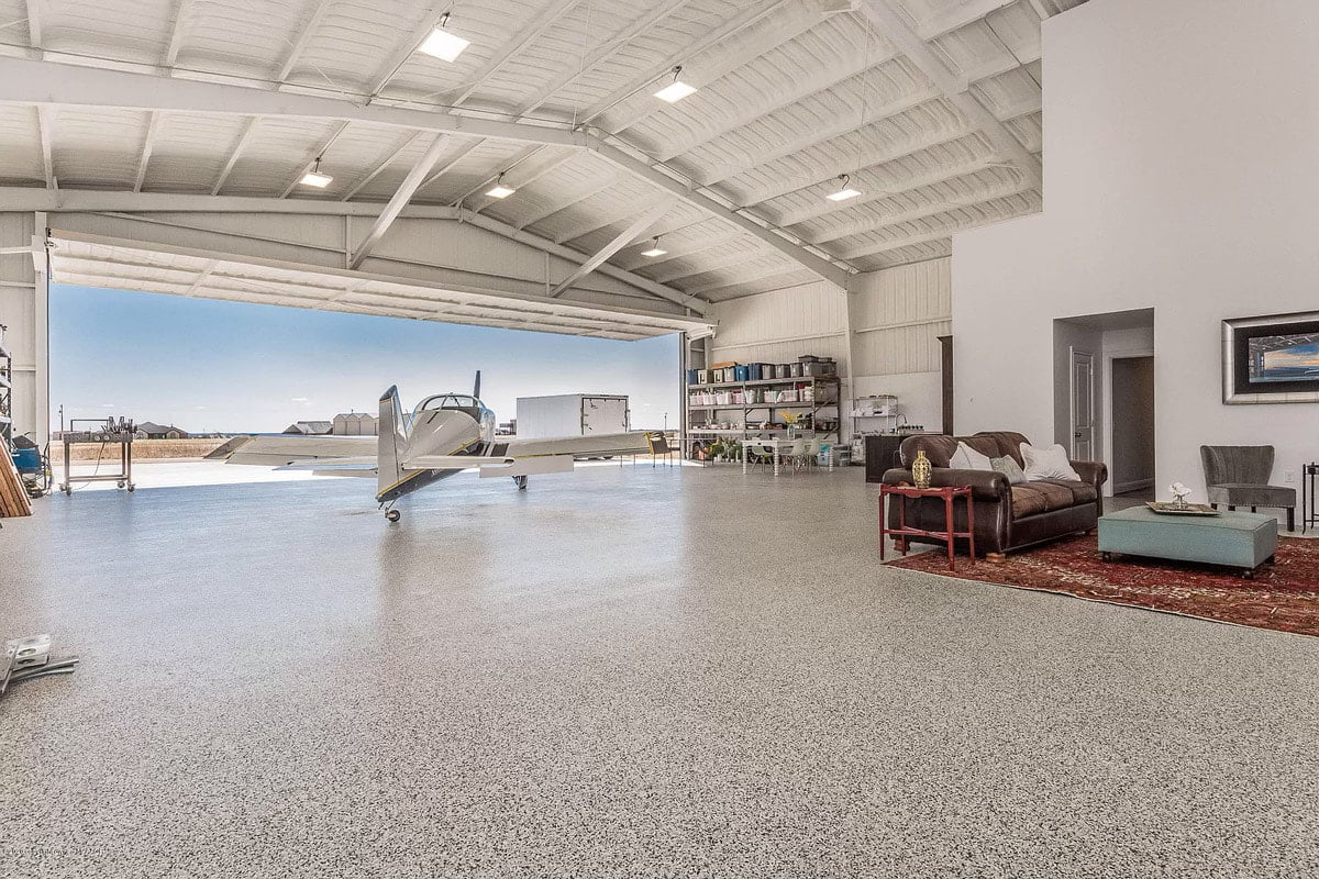 amarillo-tx-airplane-hangar-house