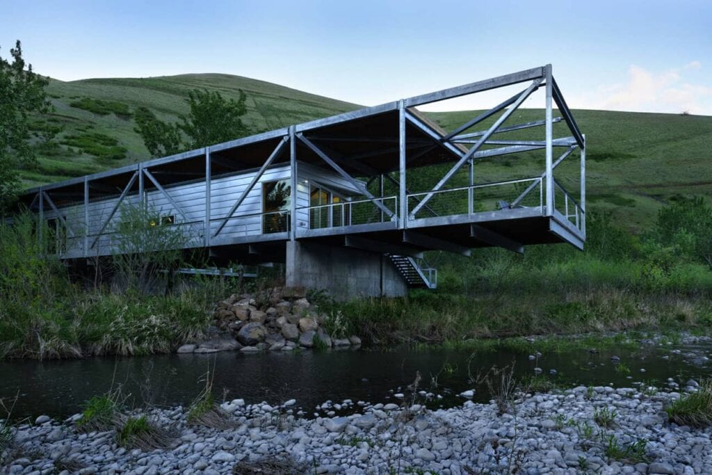 river structures house