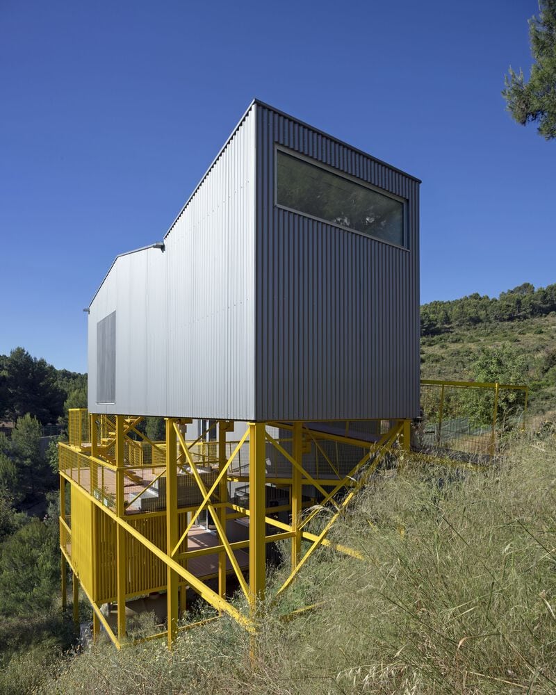 industrial slope house 6