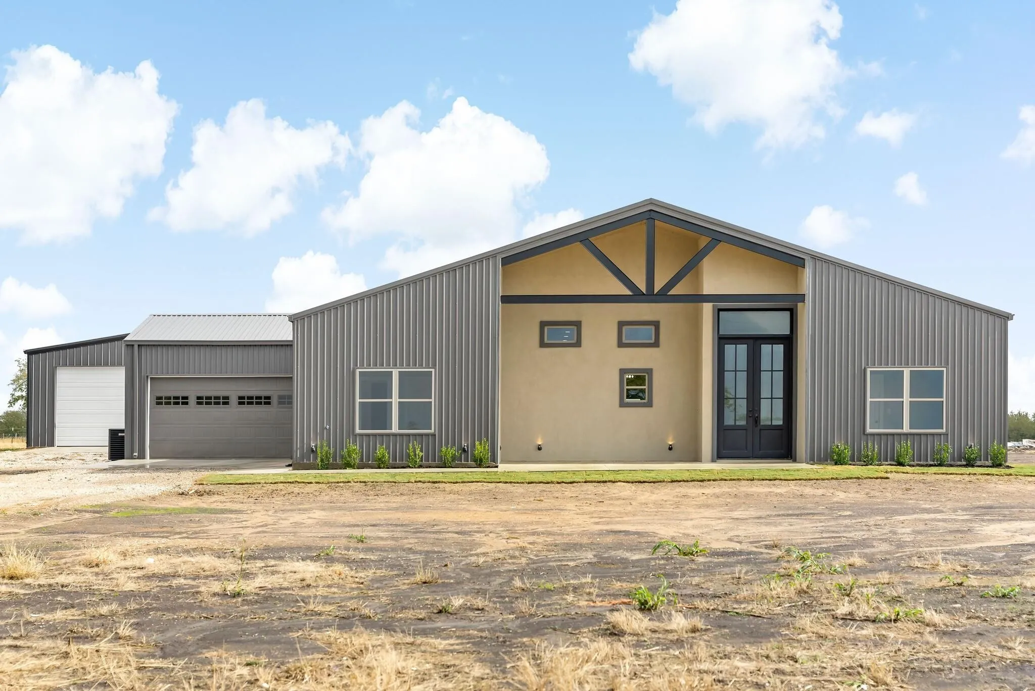 Mosley Rd Ennis Texas Metal House